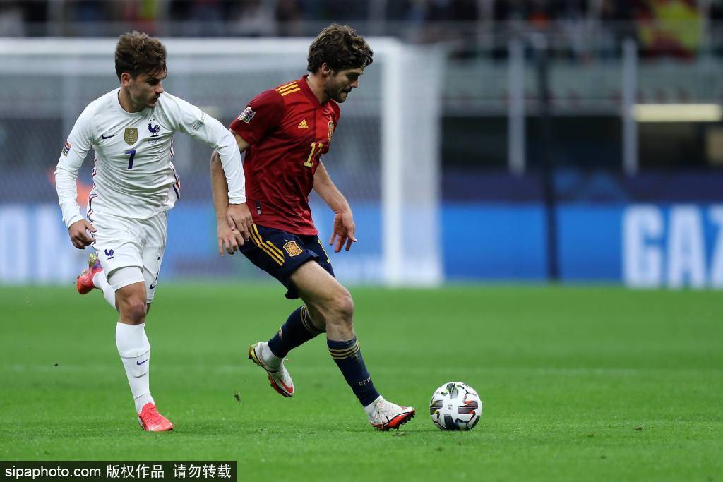 乌克兰碾压哥伦比亚，本泽马关键制胜