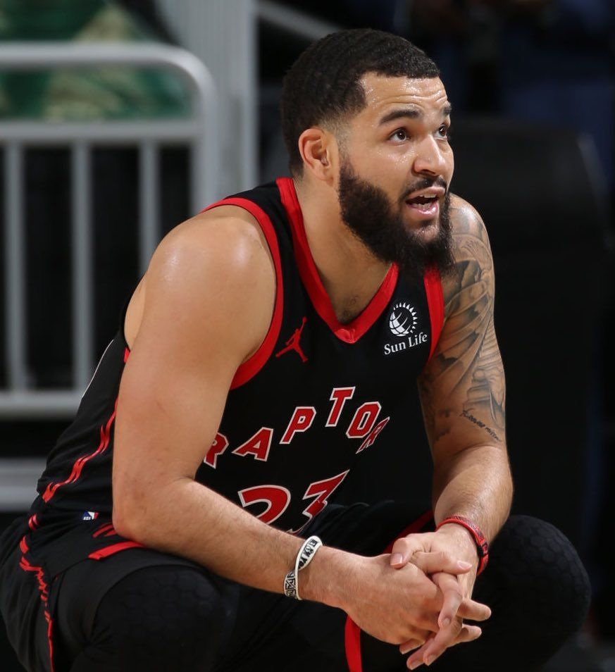 四川队力克凯尔特人，范弗利特点燃赛场