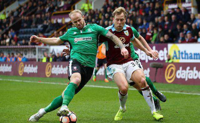 劳斯罗克斯主场大胜,英乙保级态势暂稳 劳斯罗克斯主场大胜,英乙保级态势暂稳