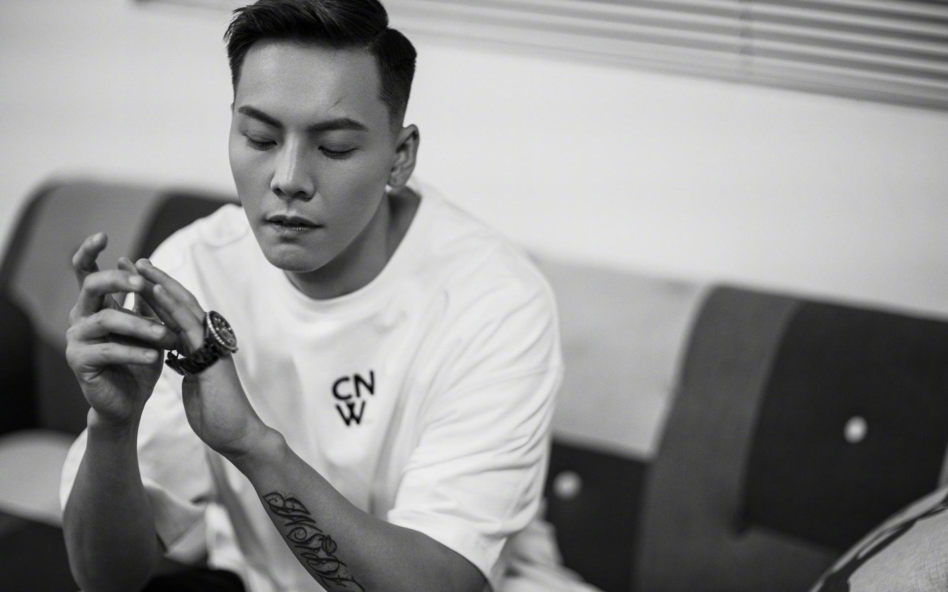 英超争冠焦点战与热火单节爆发，竞技体育的戏剧性交响