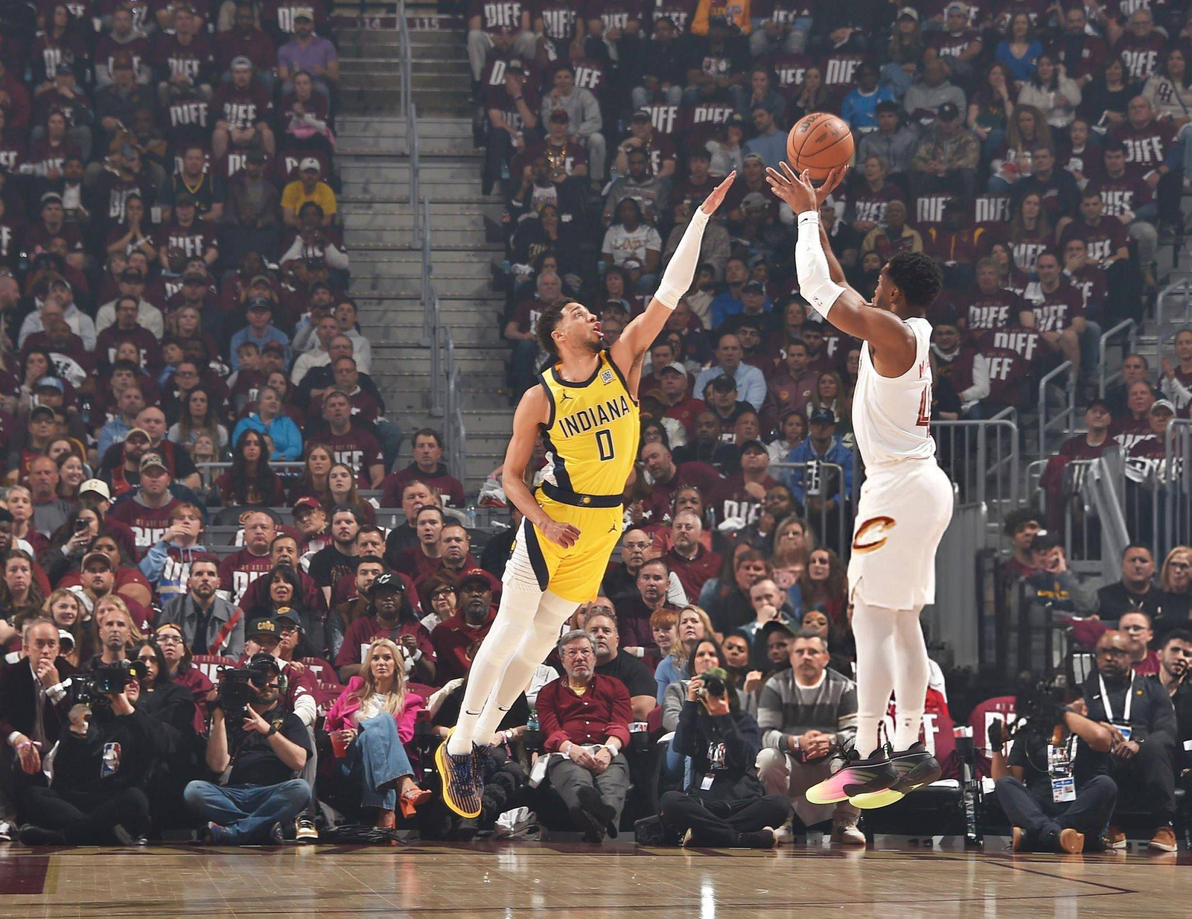 澳大利亚男篮轻取步行者，哈登关键制胜