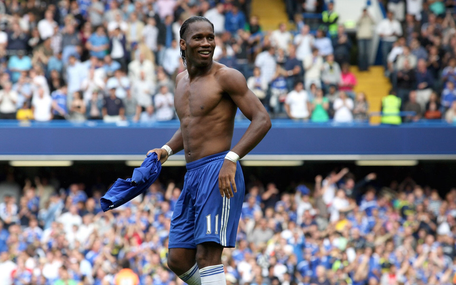 赛道上的巨人，戈贝尔在F1街道赛之夜的巨星时刻