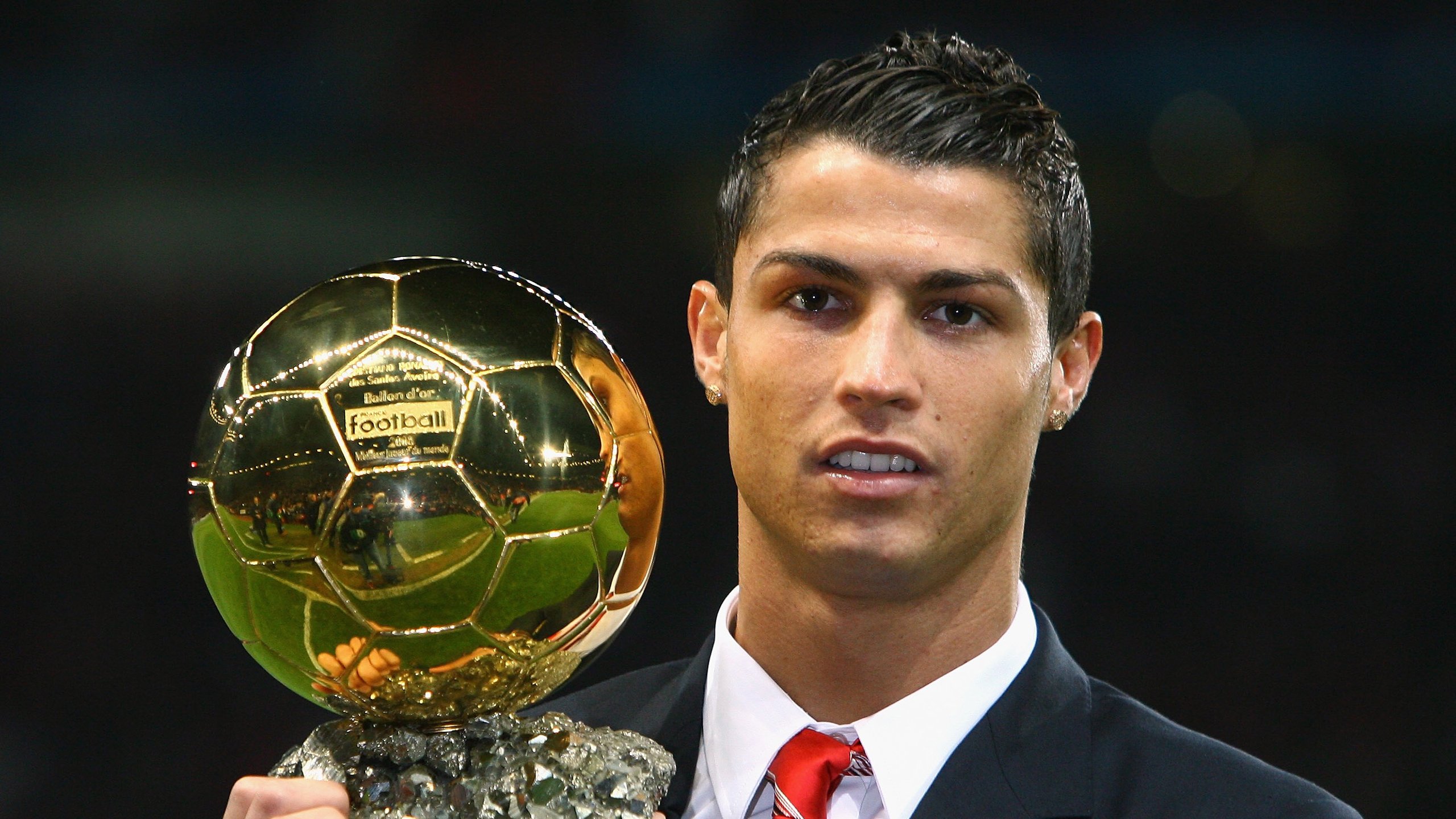 从西班牙血拼到摩纳哥奇迹，苏亚雷斯如何成为改变格局的关键先生