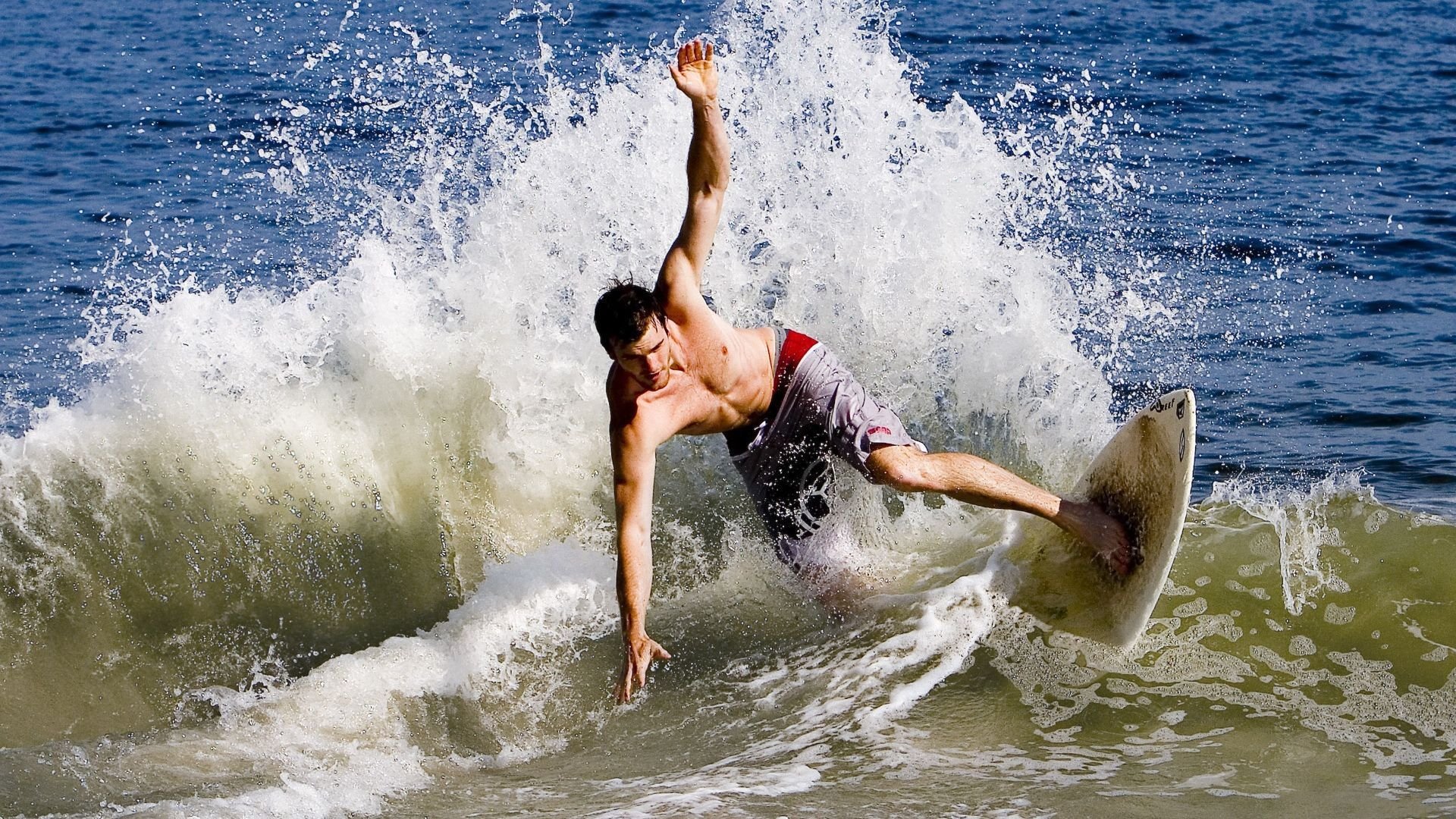 德甲争冠战焦点战，贝蒂斯生死战取胜韩国